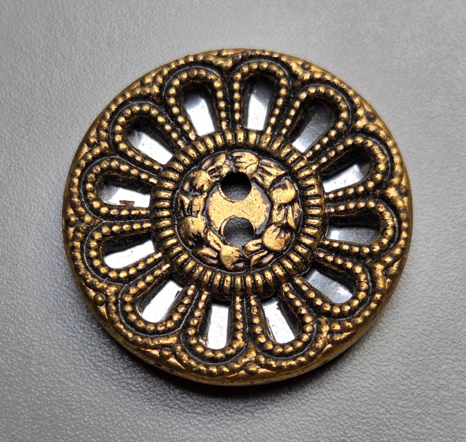 Antique Brass Mirror-Back Button Floral approx. 3/4 in 2-Hole
