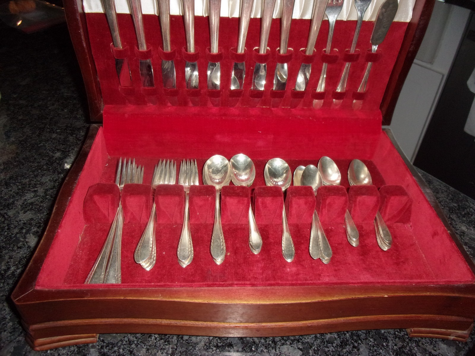 INTERNATIONAL SILVER COMPANY – HOLMES & EDWARDS STERLING INLAID – 46 pcs. C.O.A.
