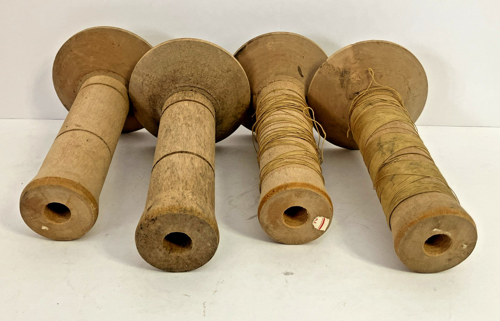 4 Vintage INTRINSIC The American Thread Co Wooden Spool 5.5″ tall 3″ base EMPTY