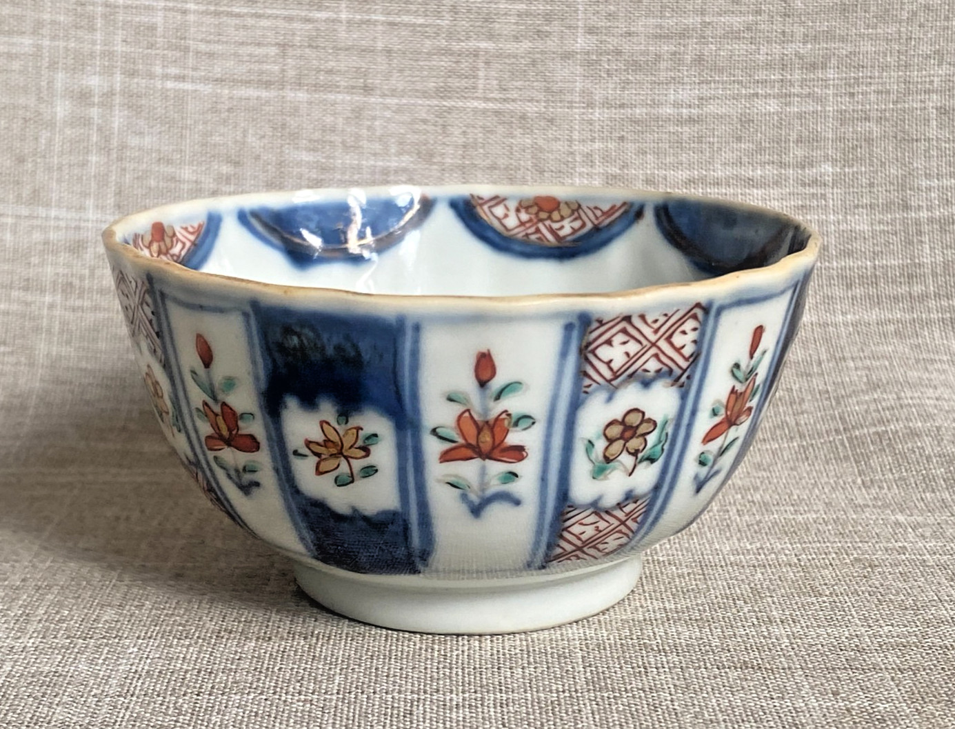 Antique Chinese Qing Kangxi Imari Porcelain Fluted Panel Tea Bowl 1662-1722