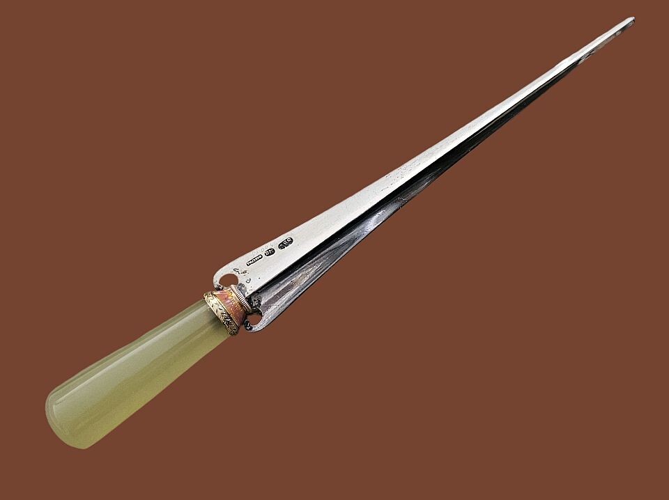 Karl FABERGÉ / Michael PERCHIN Gold – Enamel Silver / Bowenite – Letter Opener