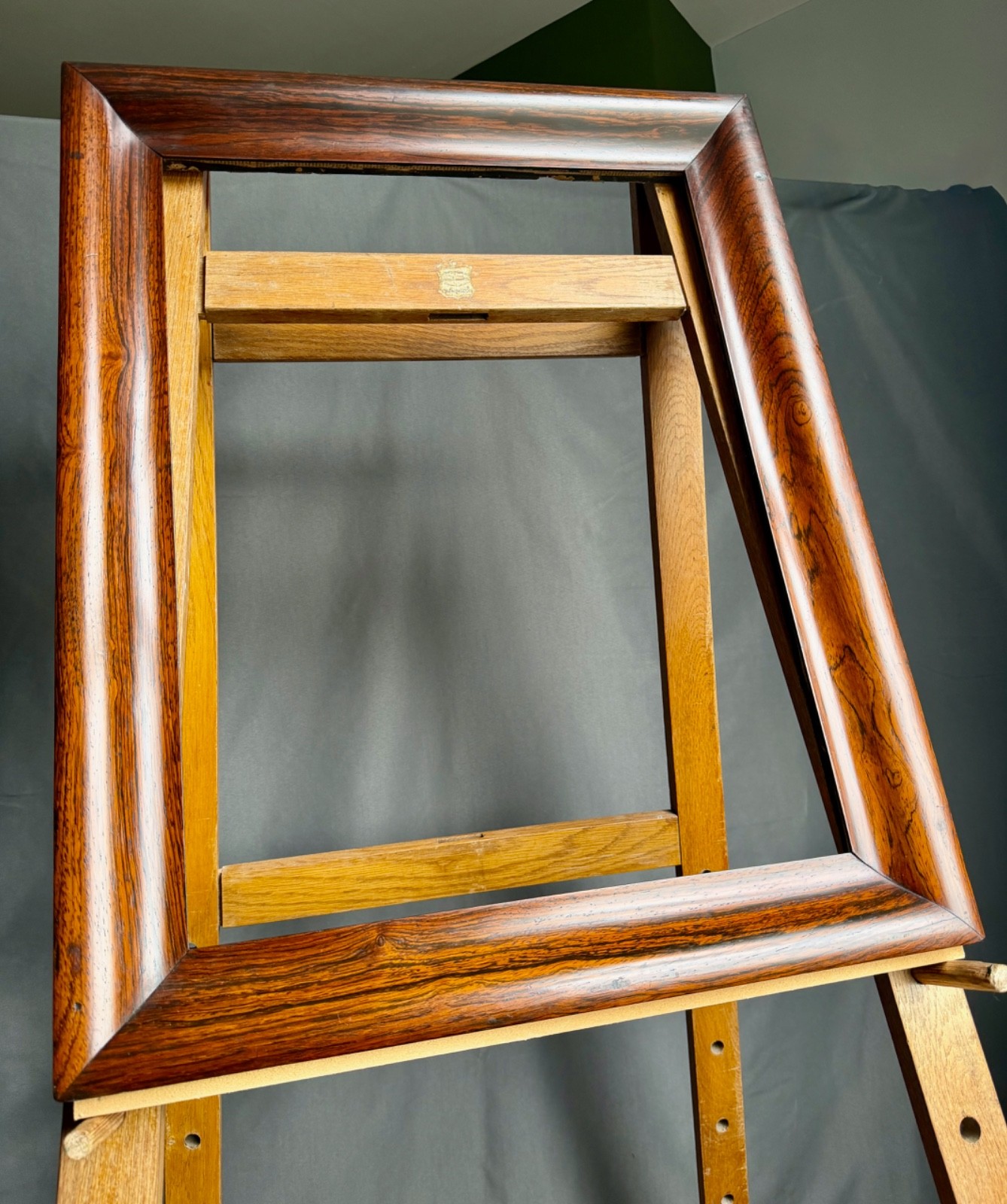 Noble Antique Rosewood Finish Frame 24″ × 18″ Rebate Ruby-Toned Georgian Cushion