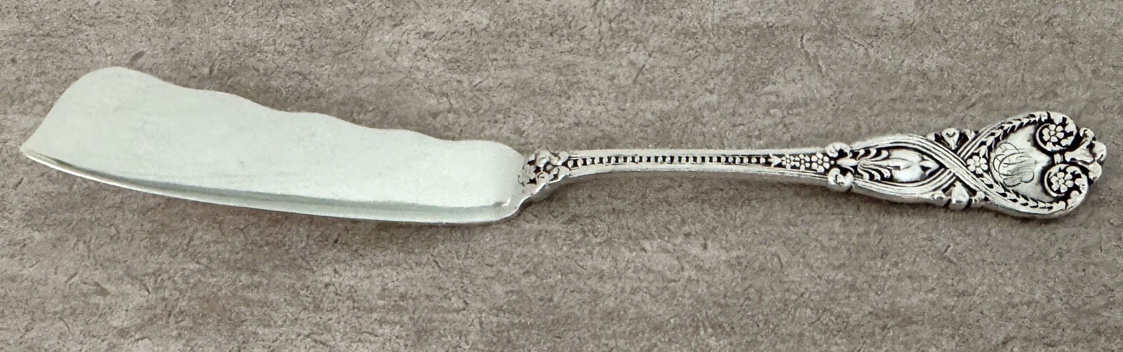 TIFFANY SAINT JAMES ALL STERLING SILVER 7” MASTER BUTTER KNIFE