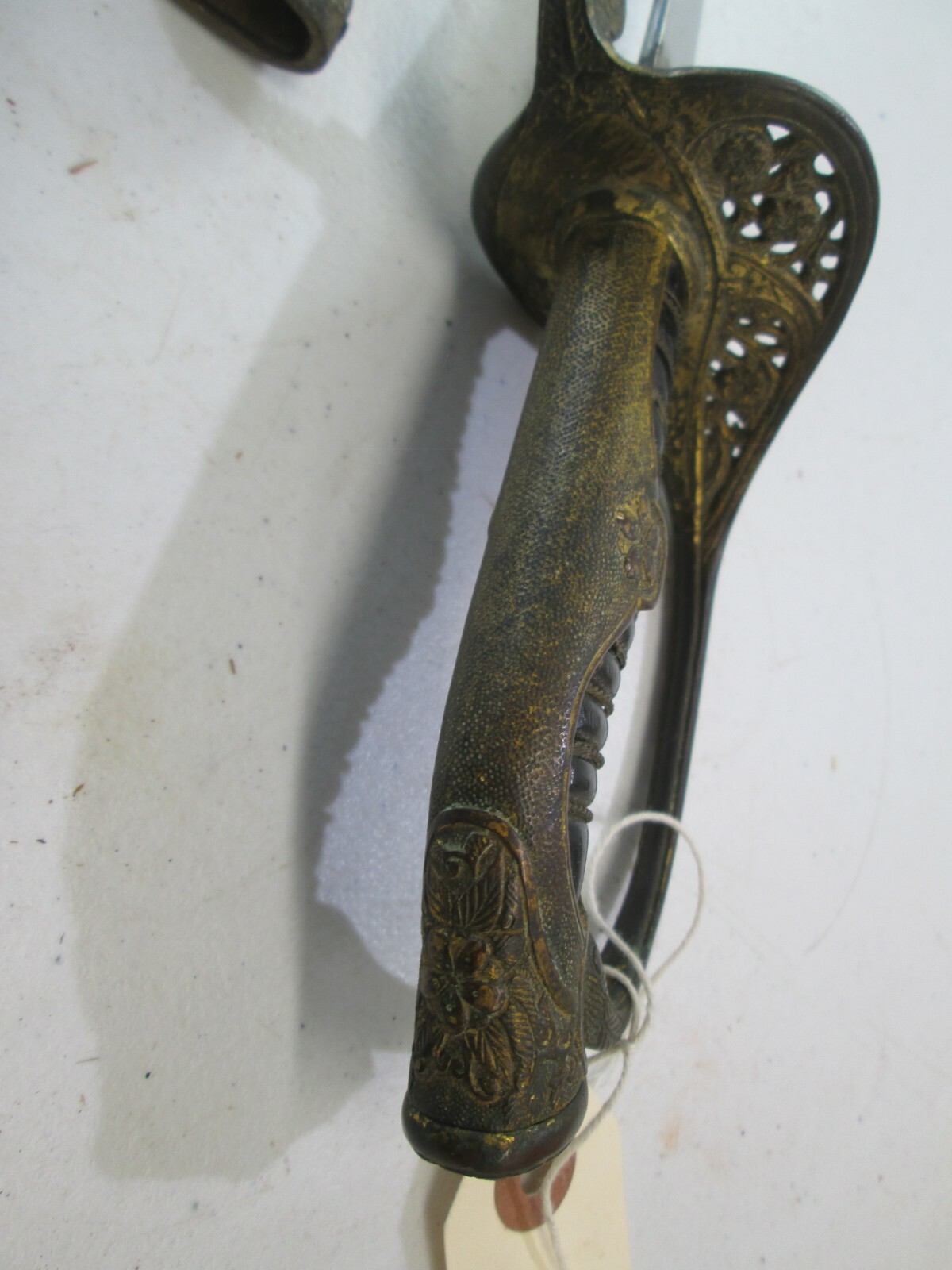 RARE JAPANESE ARMY PARADE FLAG HOLDING SWORD WITH SCABBARD #L106