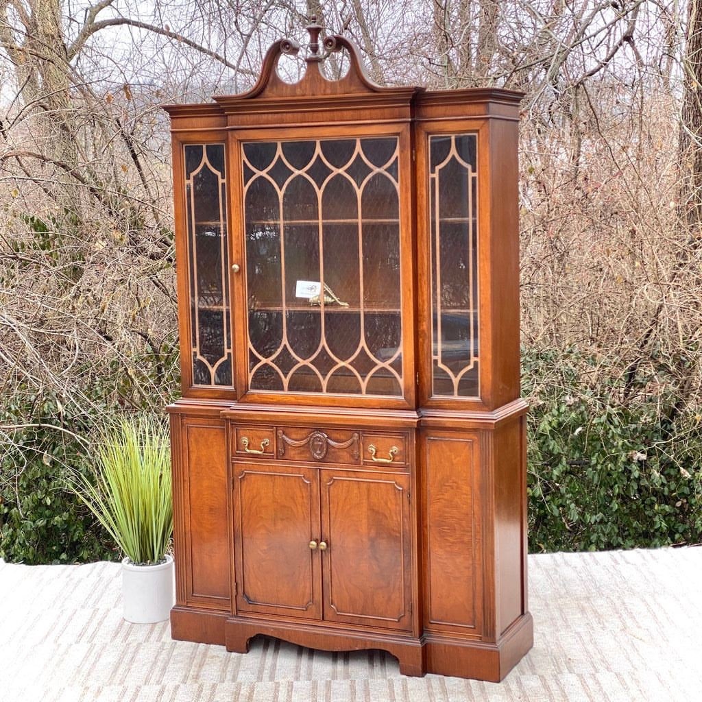 Thomasville Walnut Display Hutch China Cabinet Wood Vintage glass Doors