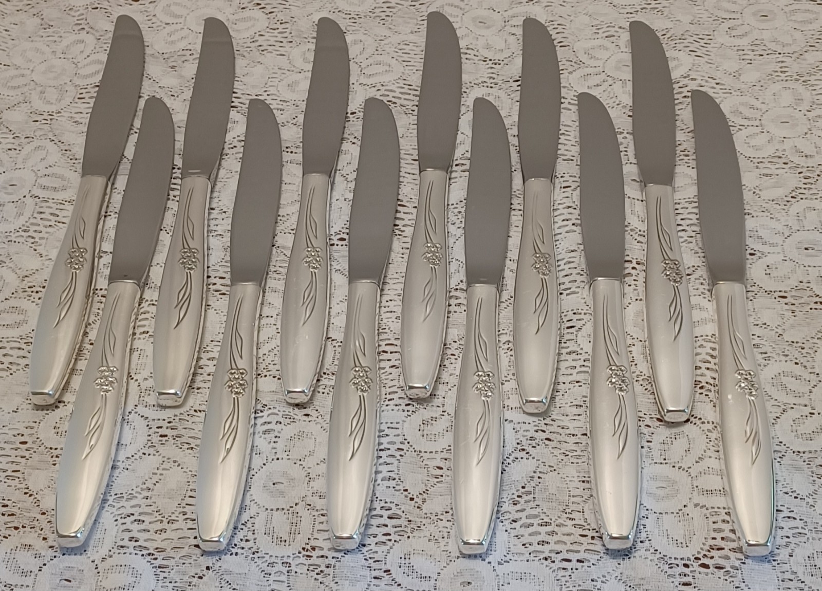 Oneida Community Silverplate ENCHANTMENT Serv-12 GENTLE ROSE 73 pc Chest+Serving