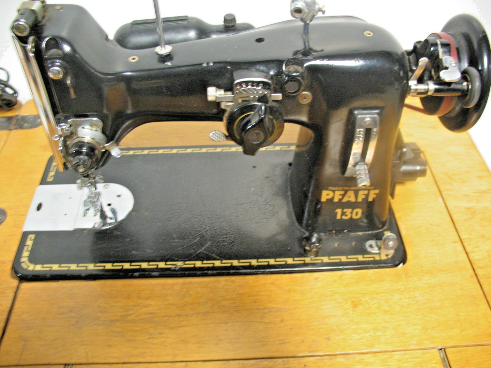 PFAFF 130 TABLE TOP SEWING MACHINE w ACCESSORIES INSTRUCTION BOOK STORAGE BOX
