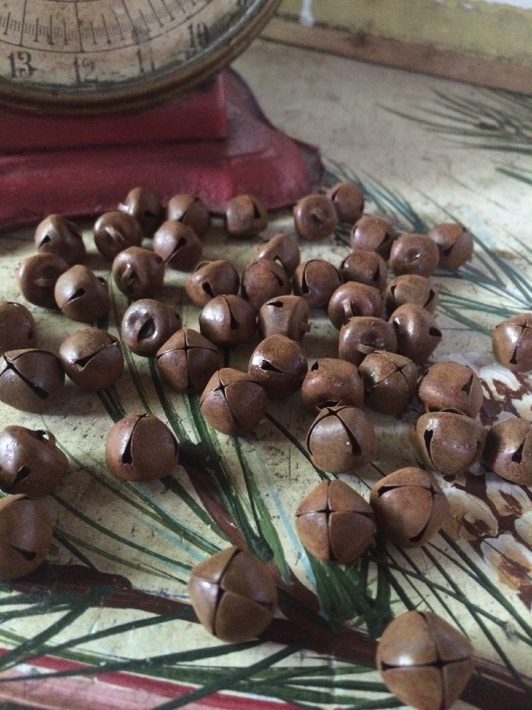 (48) Primitive Rusty LOOK Tin JINGLE BELLS 13mm 1/2 in 1/2″ Christmas Crafts