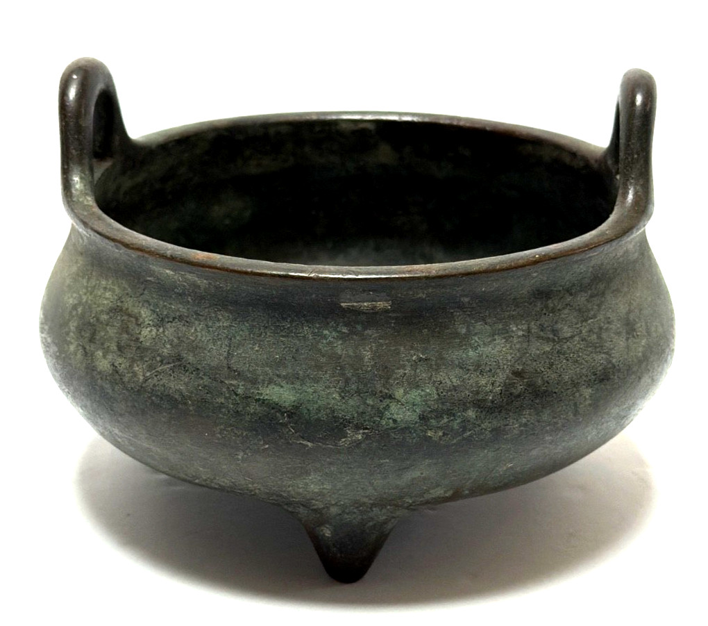 Antique Chinese Bronze Tripod Incense Burner Xuande Mark Patinated Censer w/ Box