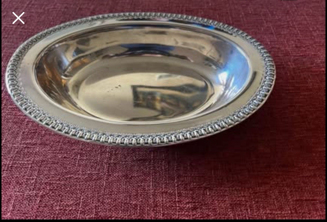 Vintage Wilcox IS Silver Plate Oval Shaped Serving Bowl, 10″R, #7075