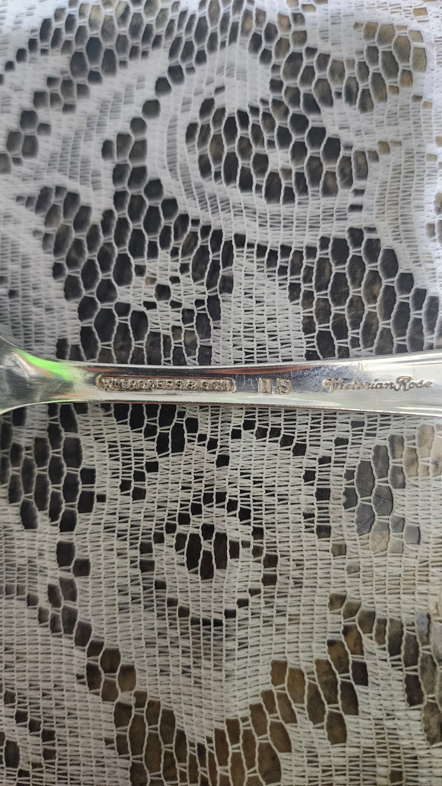 ✅ MID-CENTURY c1954 VICTORIAN ROSE 🌹 SILVERPLATED TABLE SERVING SPOON 🍲🥄