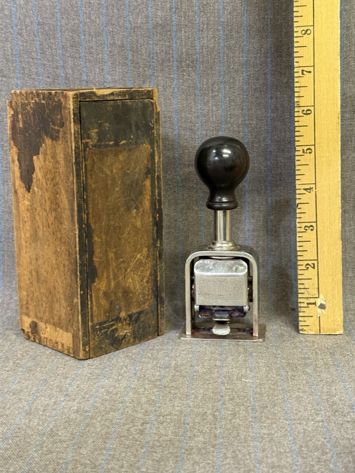 Bates NUMBERING MACHINE #49 wood Dovetail box antique office business collectibl