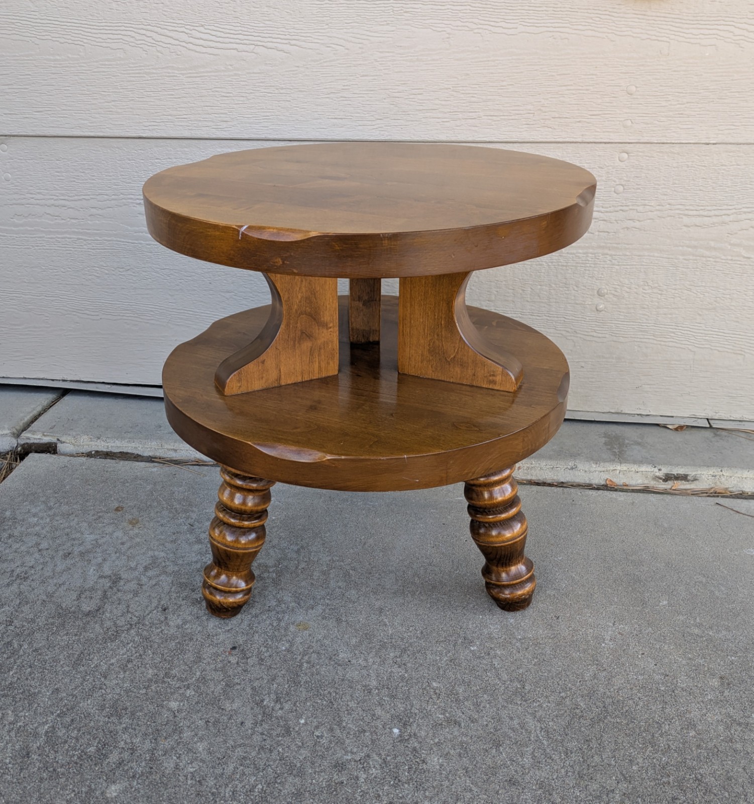 Vintage Rustic Country Colonial Farmhouse Maple Wood Round Table Turned Legs F59