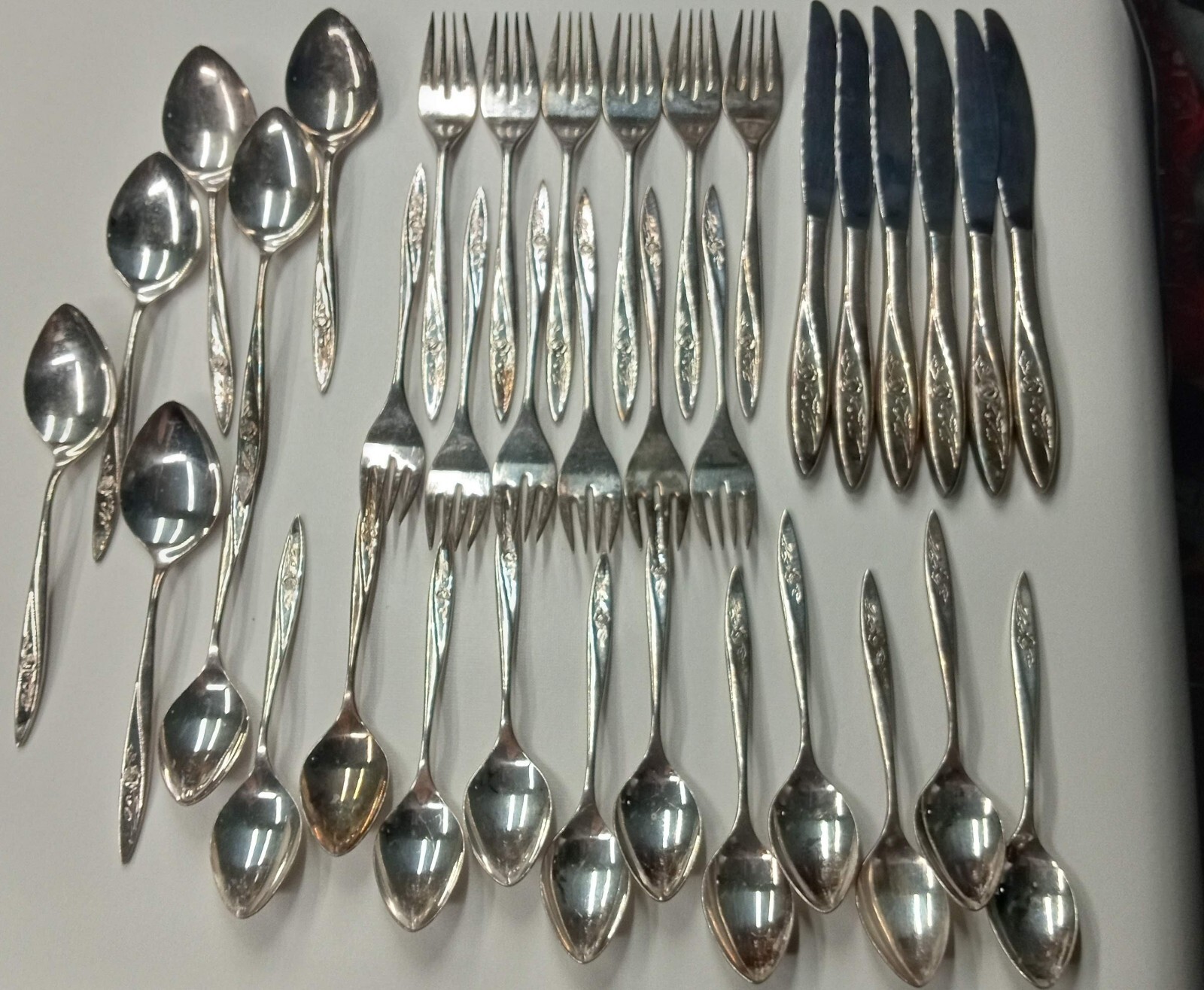 Oneida Community Silverplate Morning Rose 36 Pc Flatware Set Serv 6+