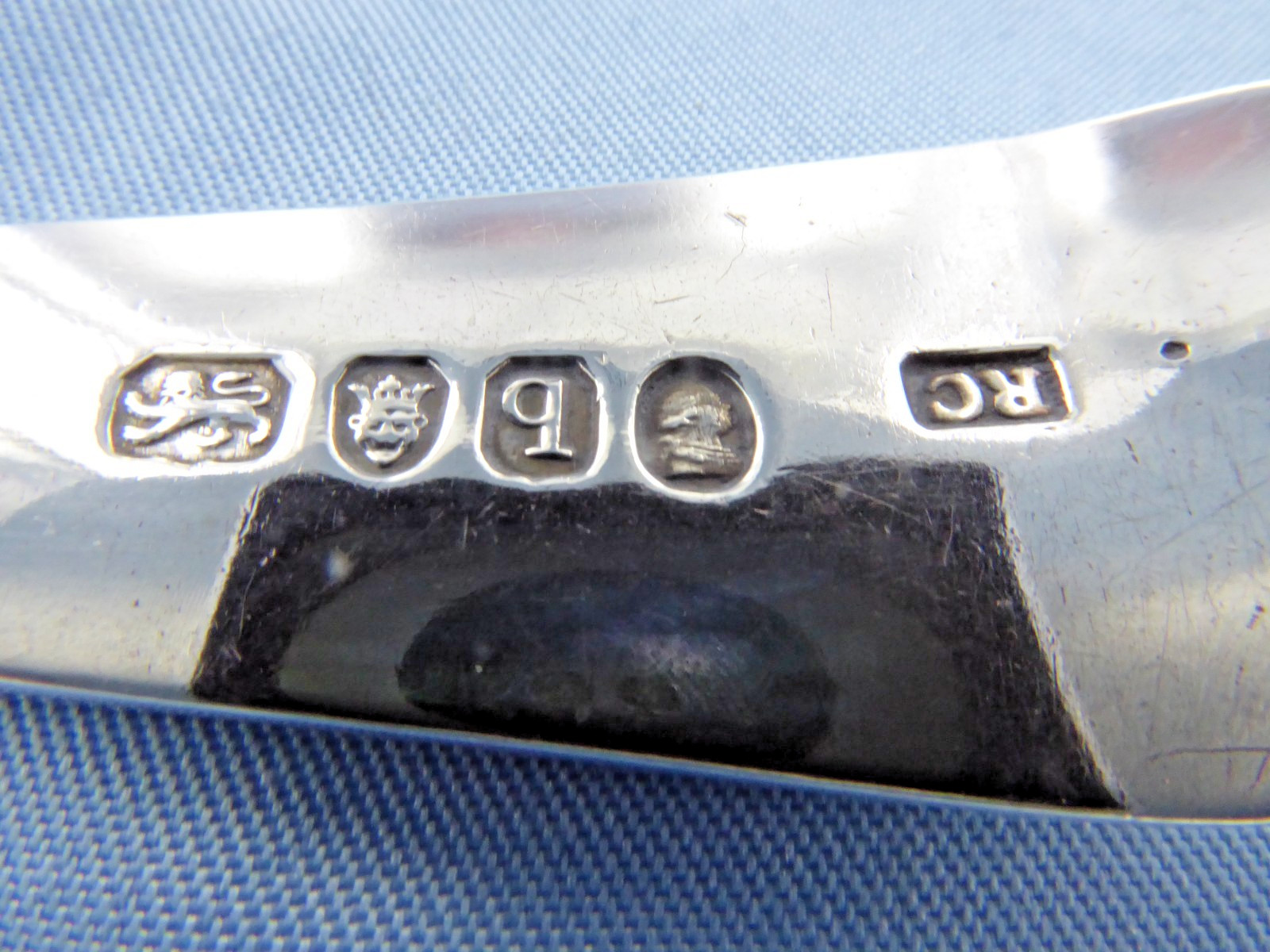 AN ANTIQUE STERLING SILVER OLD ENGLISH THREAD SOUP SPOON LONDON 1791.
