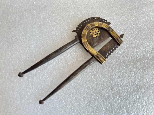 ANTIQUE INDIAN OLD IRON BRASS WORK BETEL NUT CUTTER ARECA NUT CUTTER, #NC.17