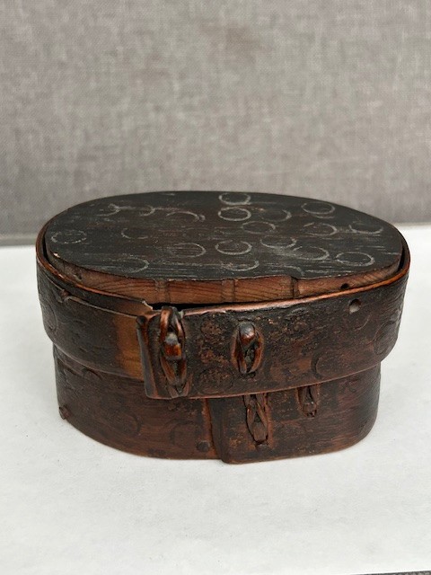 ANTIQUE PRE 1799 HANDMADE WOODEN TRINKET BOX WITH LID