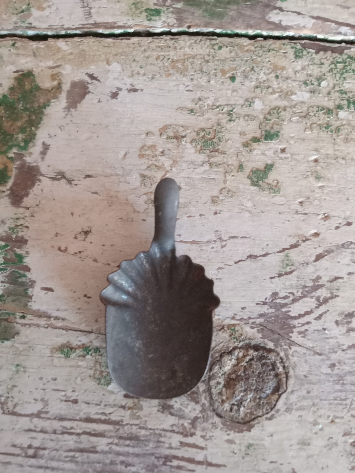 Vintage Tiny Small Rustic Tin Metal Primitive Scalloped Country Scoop Farm House