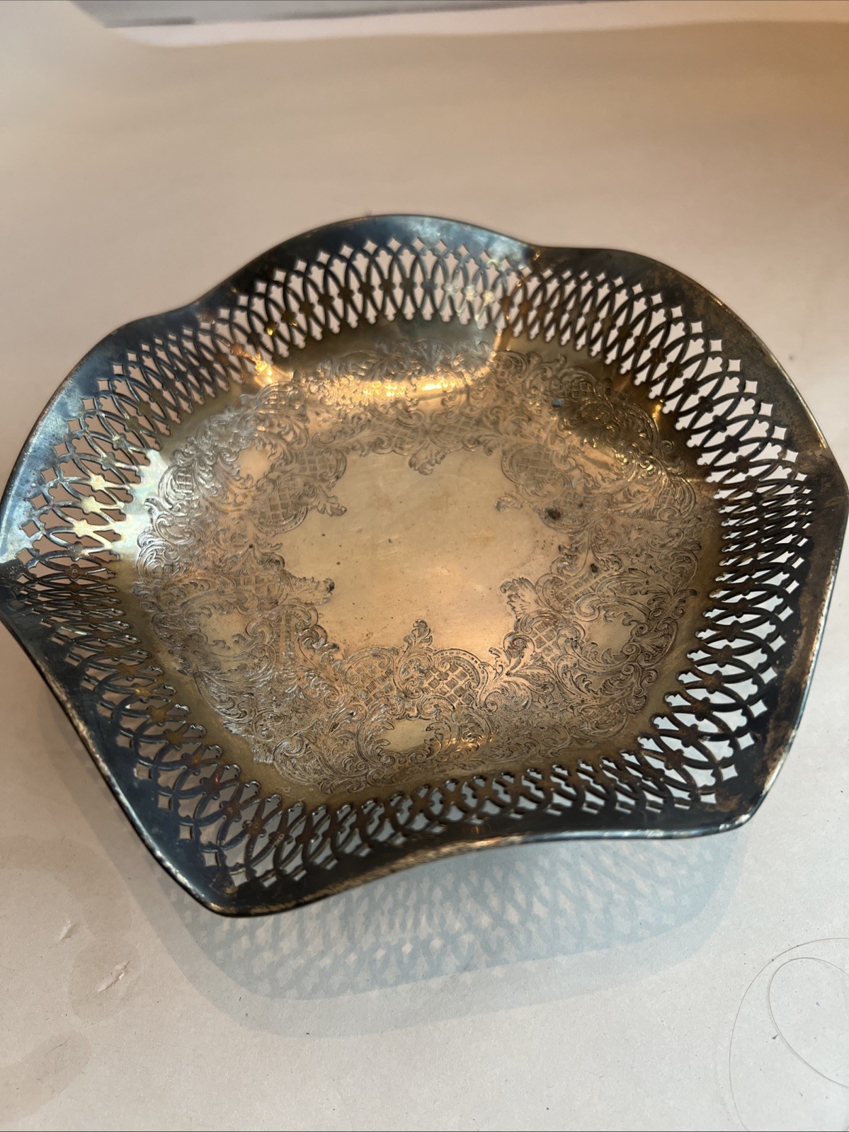 BM CO. Benedict MAN. CO. Silver Plate Ruffled Filigree Bowl Brocade 2234