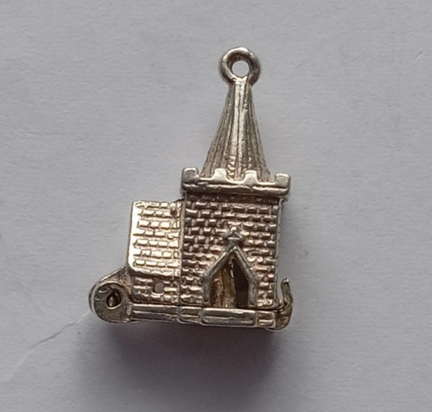 1960s-80s VINTAGE SILVER BRACELET CHARM CHURCH WITH WEDDING COUPLE. CH1-2