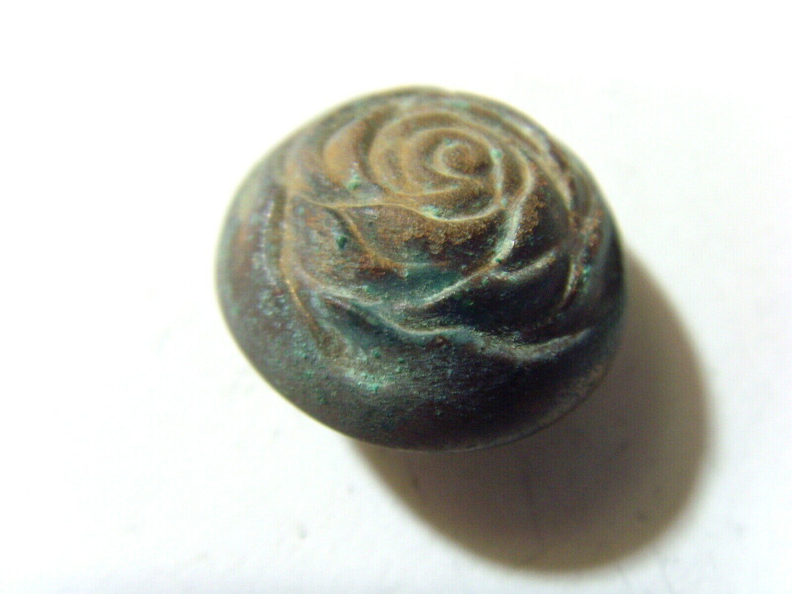 1800s antique collector metal floral mound repose or relief dome button 51204