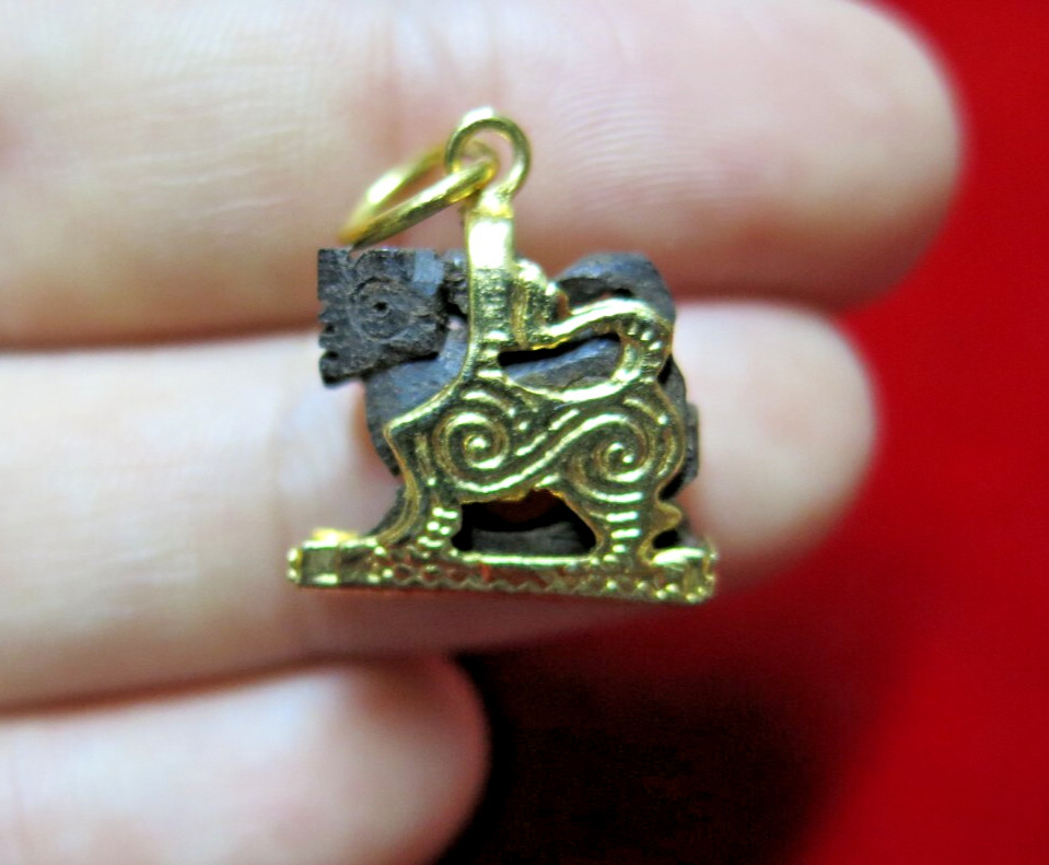 Sacred Carved Black Wood Singha Himapant Lion Amulet Pendant Luang Por Horm Rare
