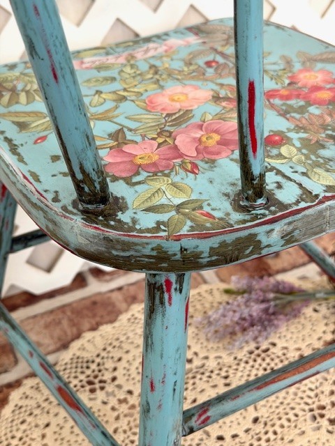 SMALL PRIMITIVE DECORATIVE TEAL BLUE 21″ COLONIAL WOOD CHAIR W/ IOD FLORAL DECOR