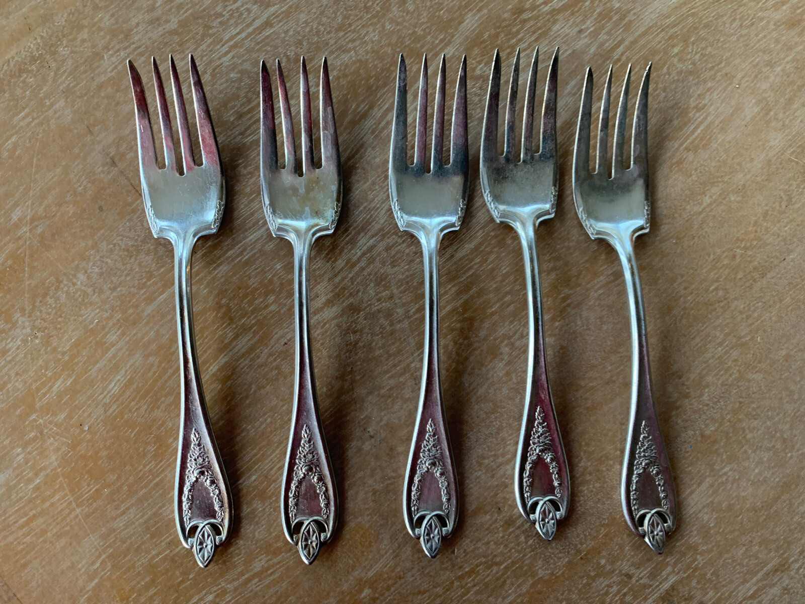 W M Rogers & Son 1911 Old Colony 1847 Pattern Silver Plate Forks (5)