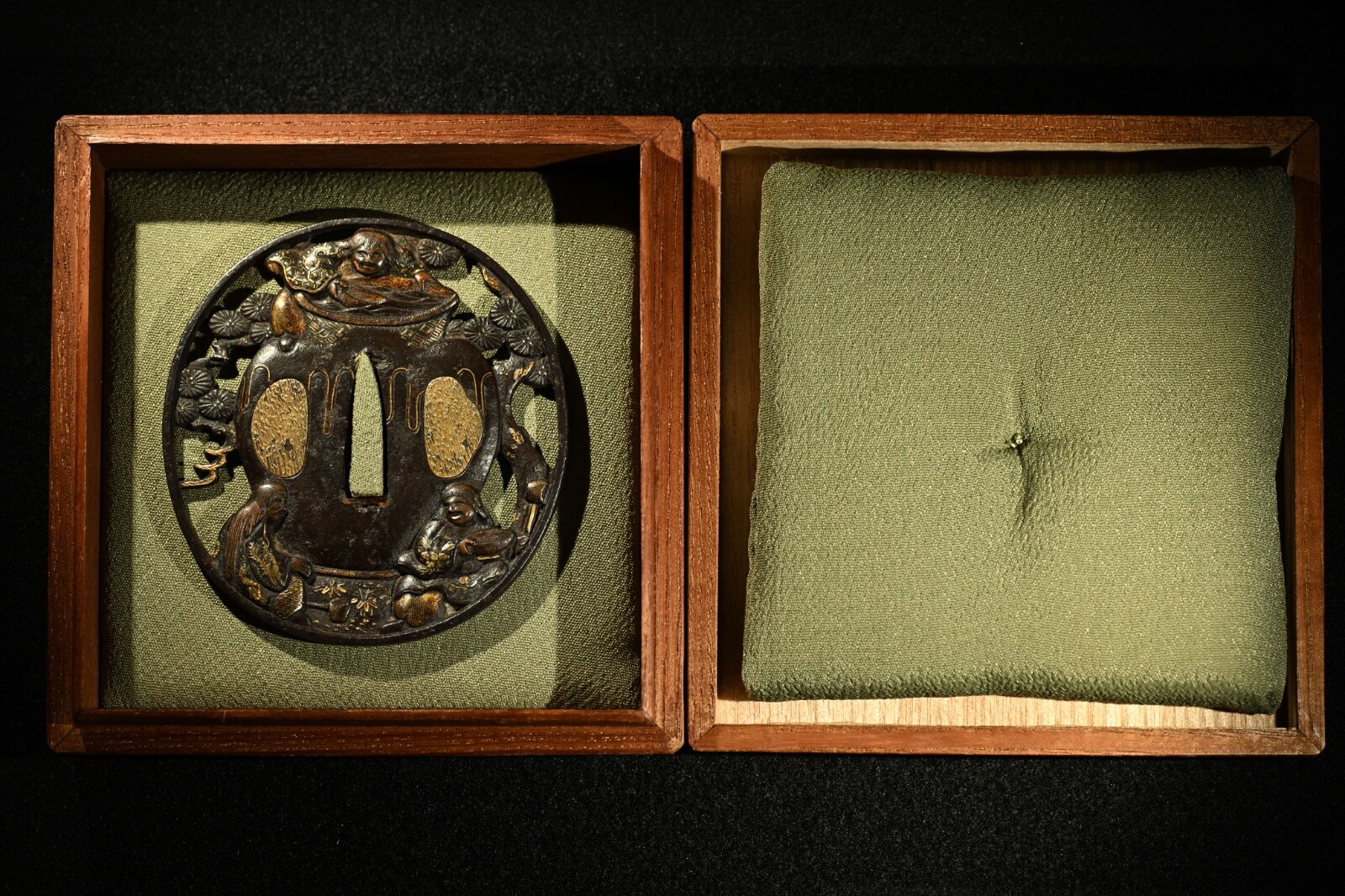Tsuba Japanese antique Iron Mumei Shojo (orangutan) design Edo period