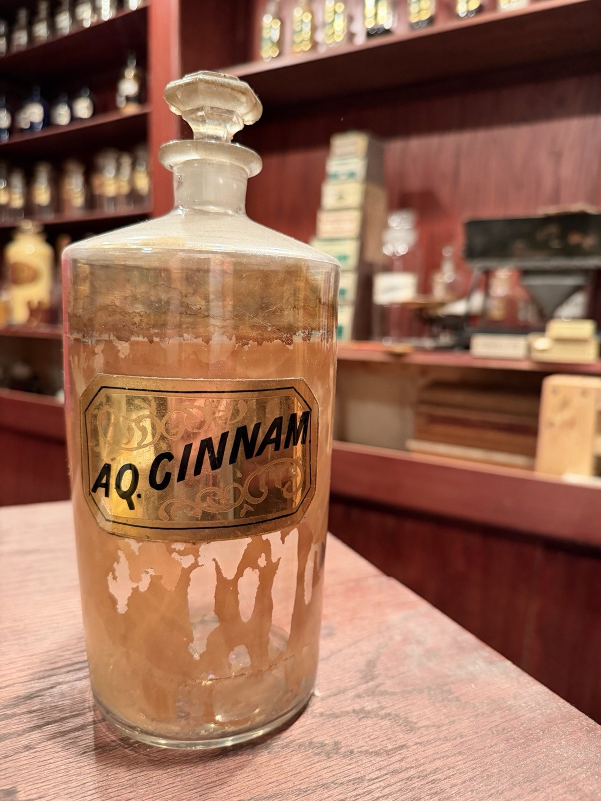 Antique Hand Blown Apothecary/Pharmacy Bottle Under Glass Label LUG AQ CINNAMON