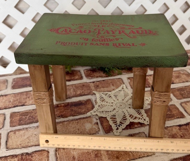 HANDMADE PRIMITIVE DECOR RUSTIC GREEN PAINT WOOD FOOTSTOOL W/ TWINE WRAPPED LEGS