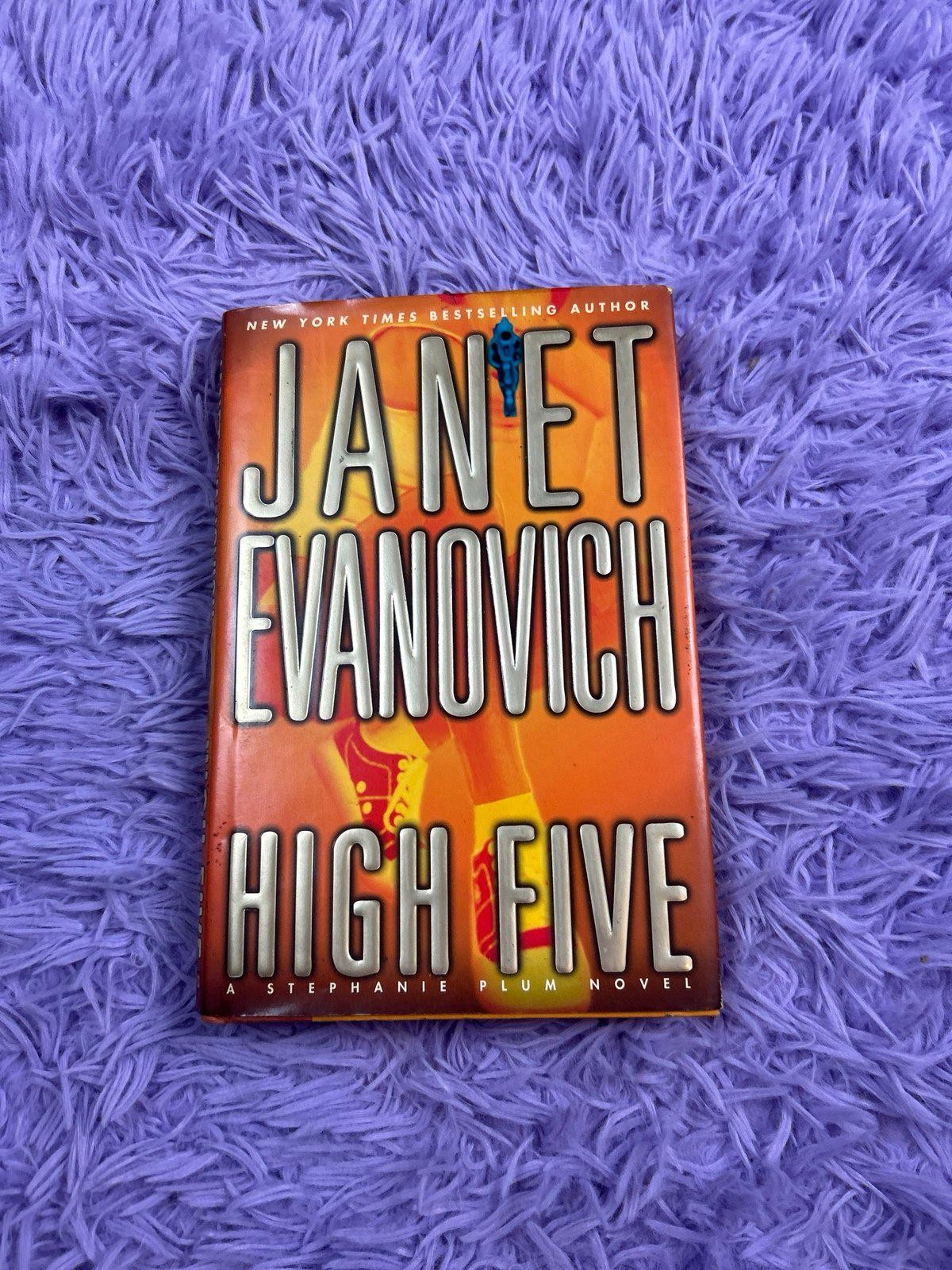 High Five by Janet Evanovich Stephanie Plum Mystery Thriller Paperback Fiction
