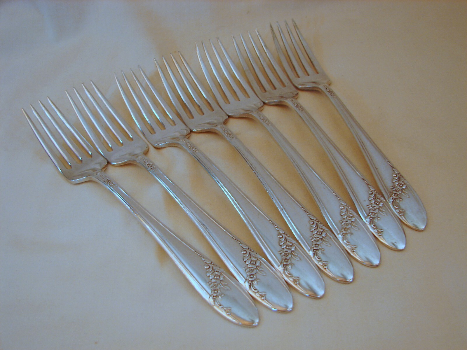 7 Old Oneida Silver Queen Bess Dinner Forks, Excellent, 7-1/2in,1946, Tudorplate