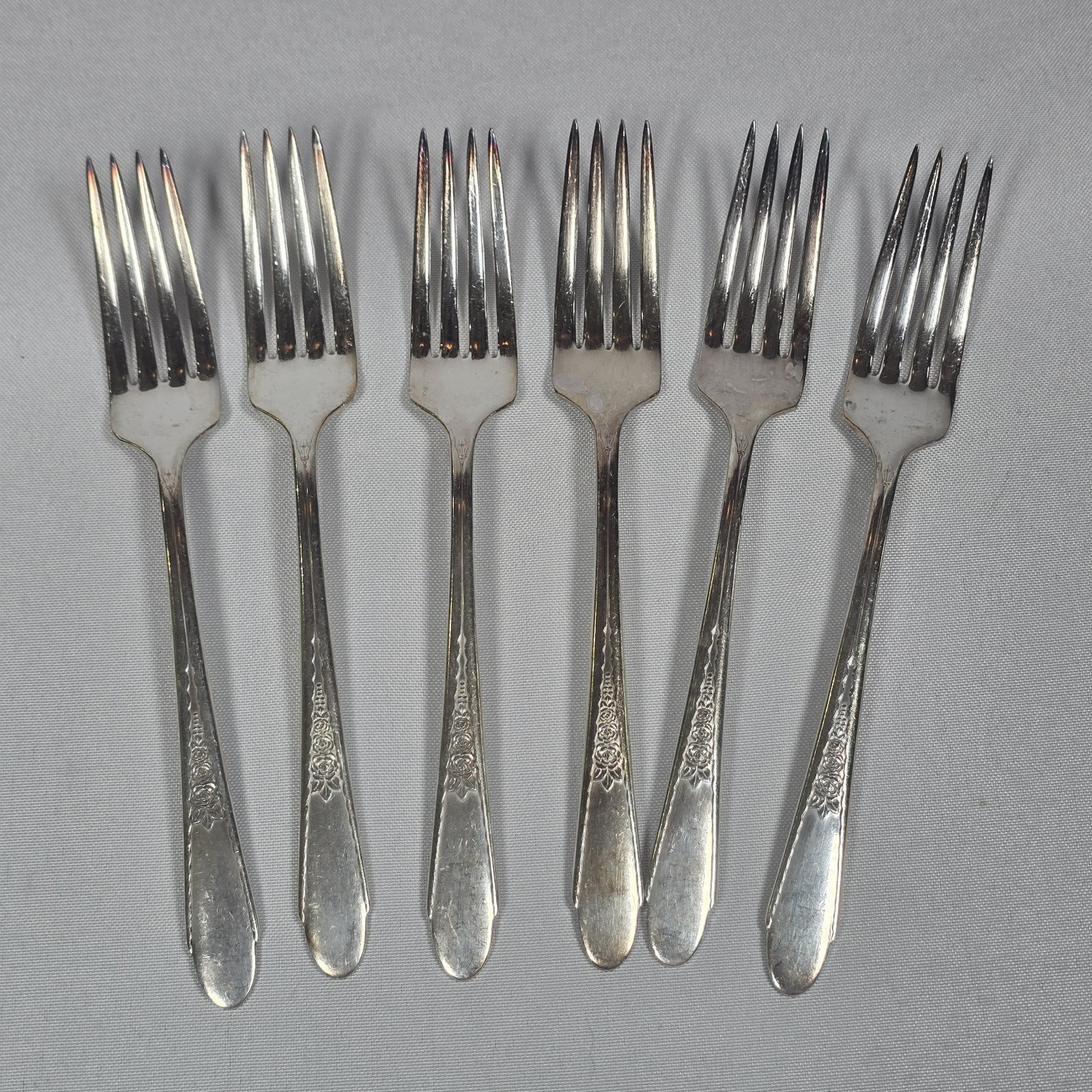 1941 WM Rogers & Son IS Silverplate Gardenia Floral Rose 25 Pieces + Wooden Case