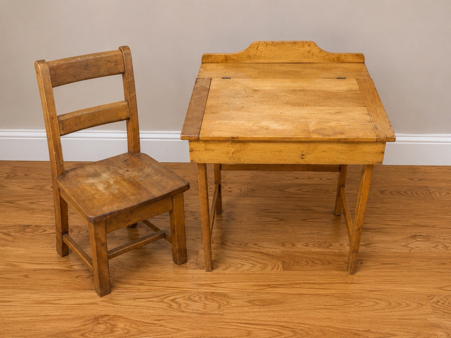 Antique Paris Mfg Co No. 106 Child’s Lift Top Desk w/ Antique Chair Maine