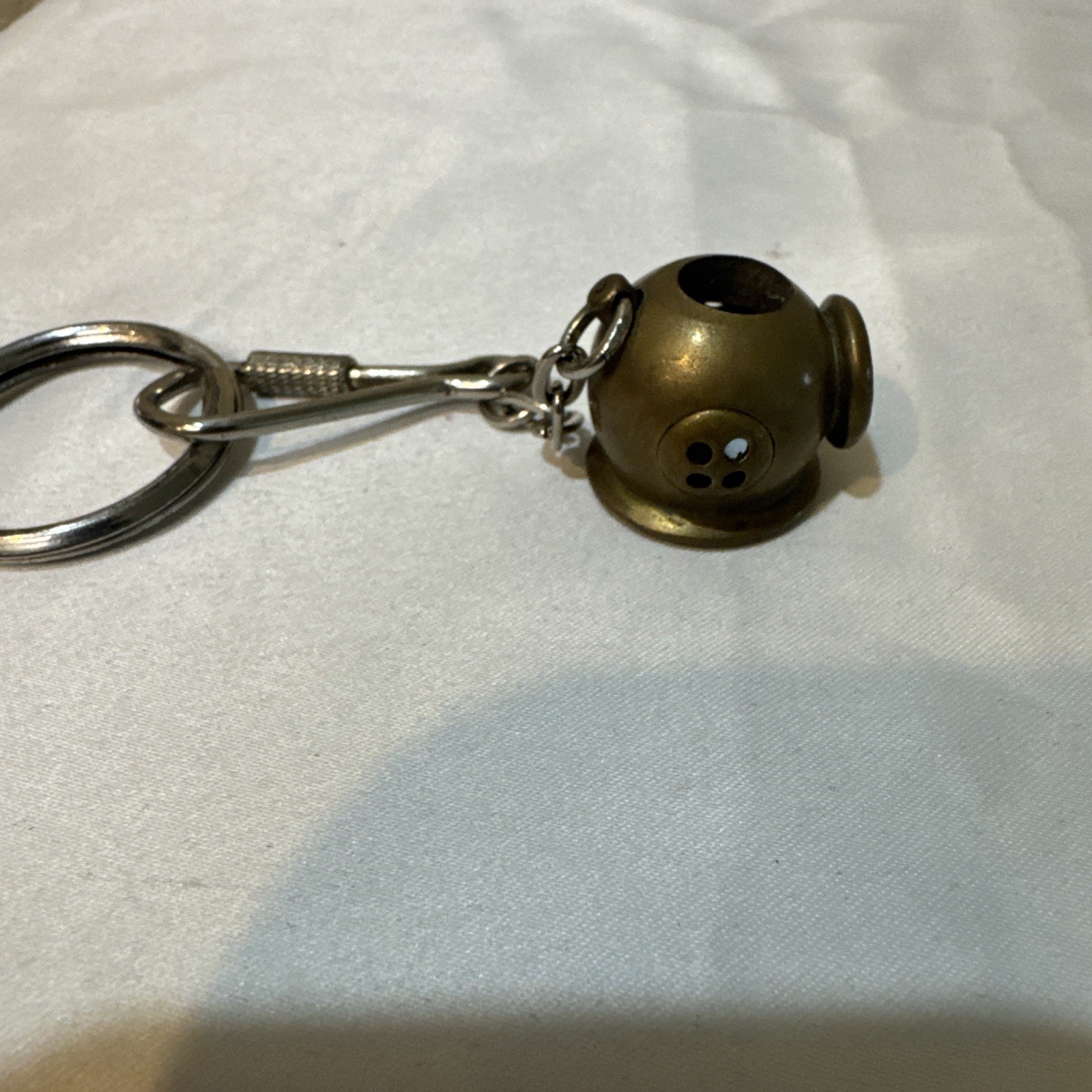 ANTIQUE BRASS SCUBA DIVER HELMET KEYCHAIN USED COOL!!!