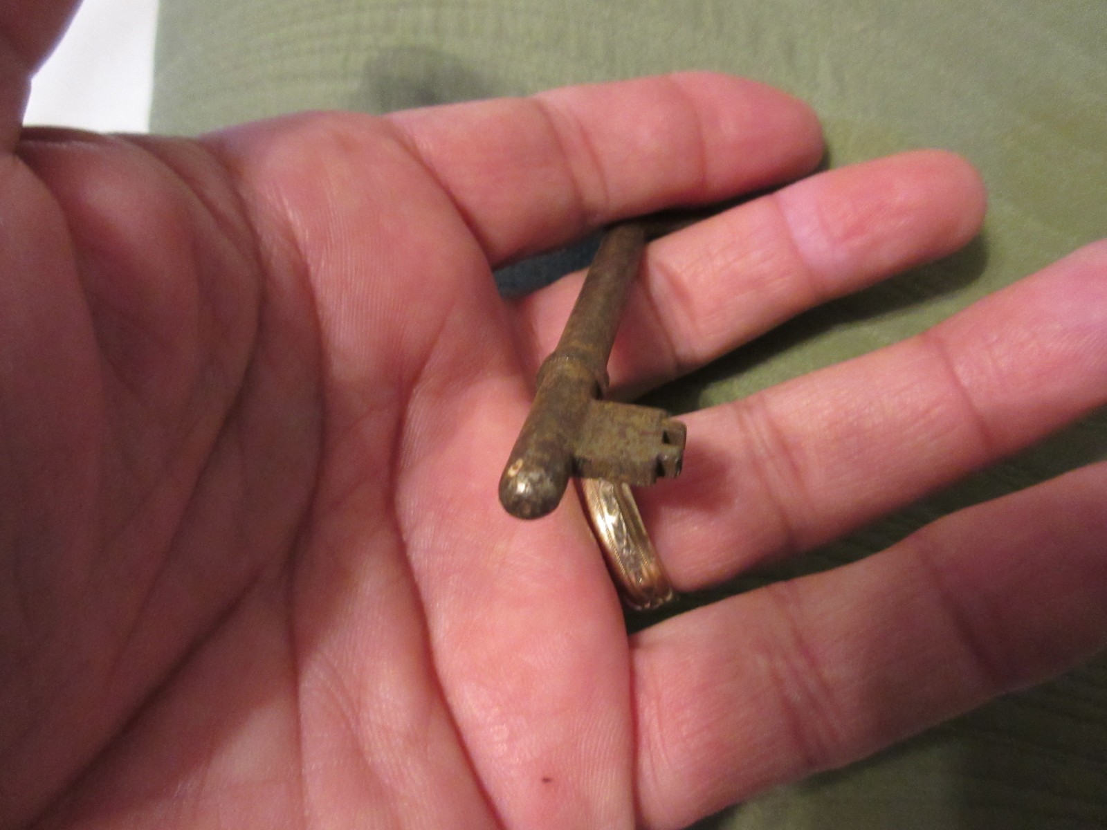 VINTAGE SOLID STEEL SKELETON KEY