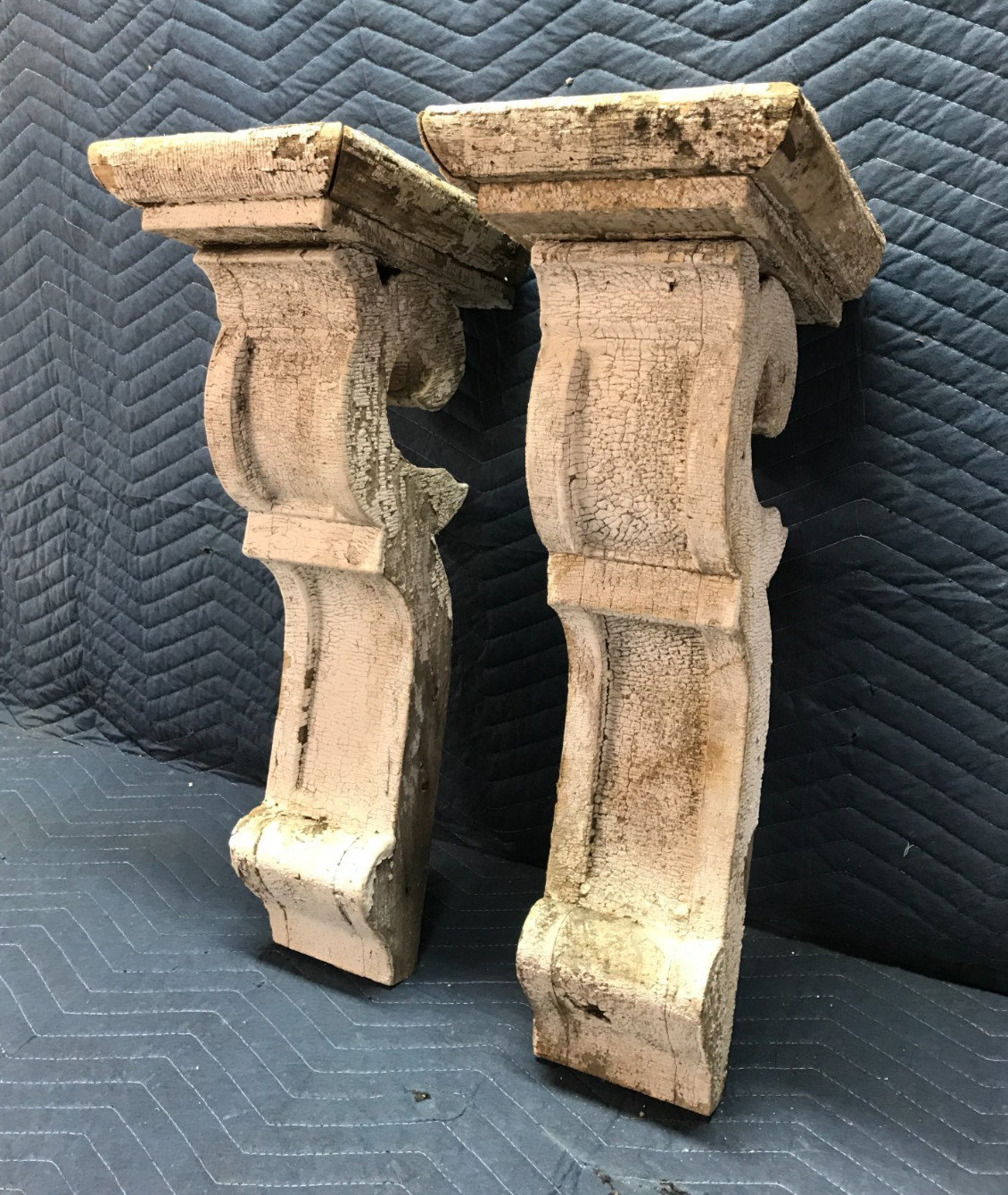 Pair Antique Large Shabby White Wood Corbel Roof Brackets Old VTG Chic 693-26B