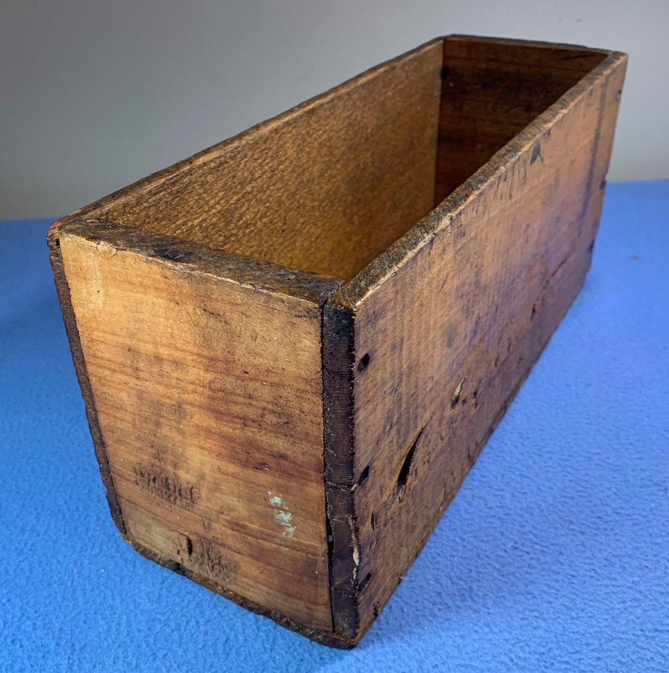 (66) White Floating Soap – box for 25 Bars – Montgomery Ward Chicago – c 1920