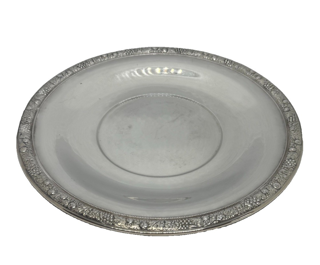 Mid 20th Century Lunt 10 3/4” Round Silver Plated Tray Grape Fruit Edge Design