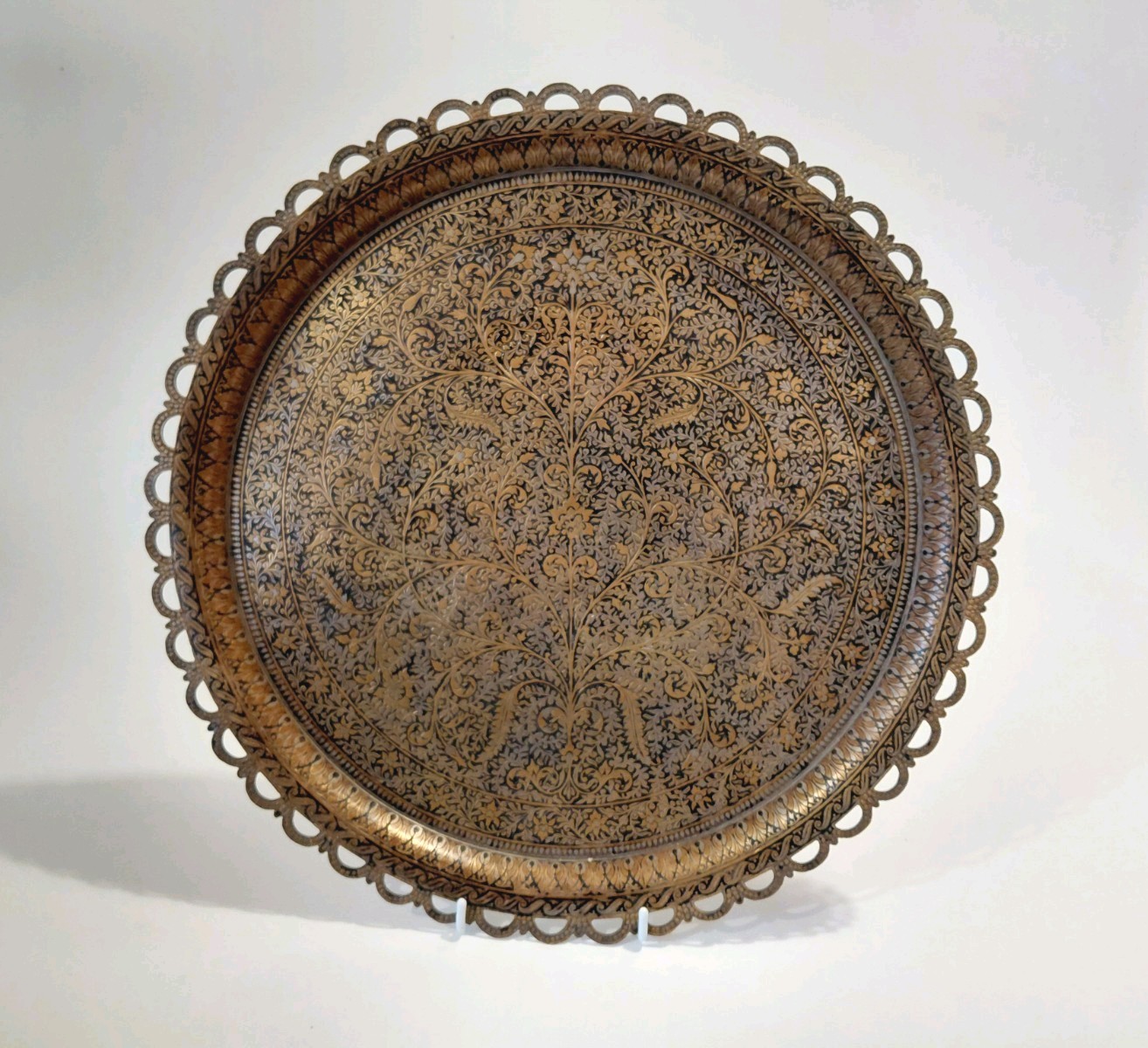 A Fine Silver and Brass Inlaid Alloy Bidri Ware Tarkashi Tray Indian Deccan 40cm