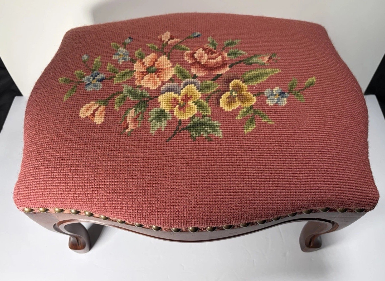 ATQ Needlepoint Floral Pansies Footstool Curved Wood Legs Metal Tacks 15×10.5”