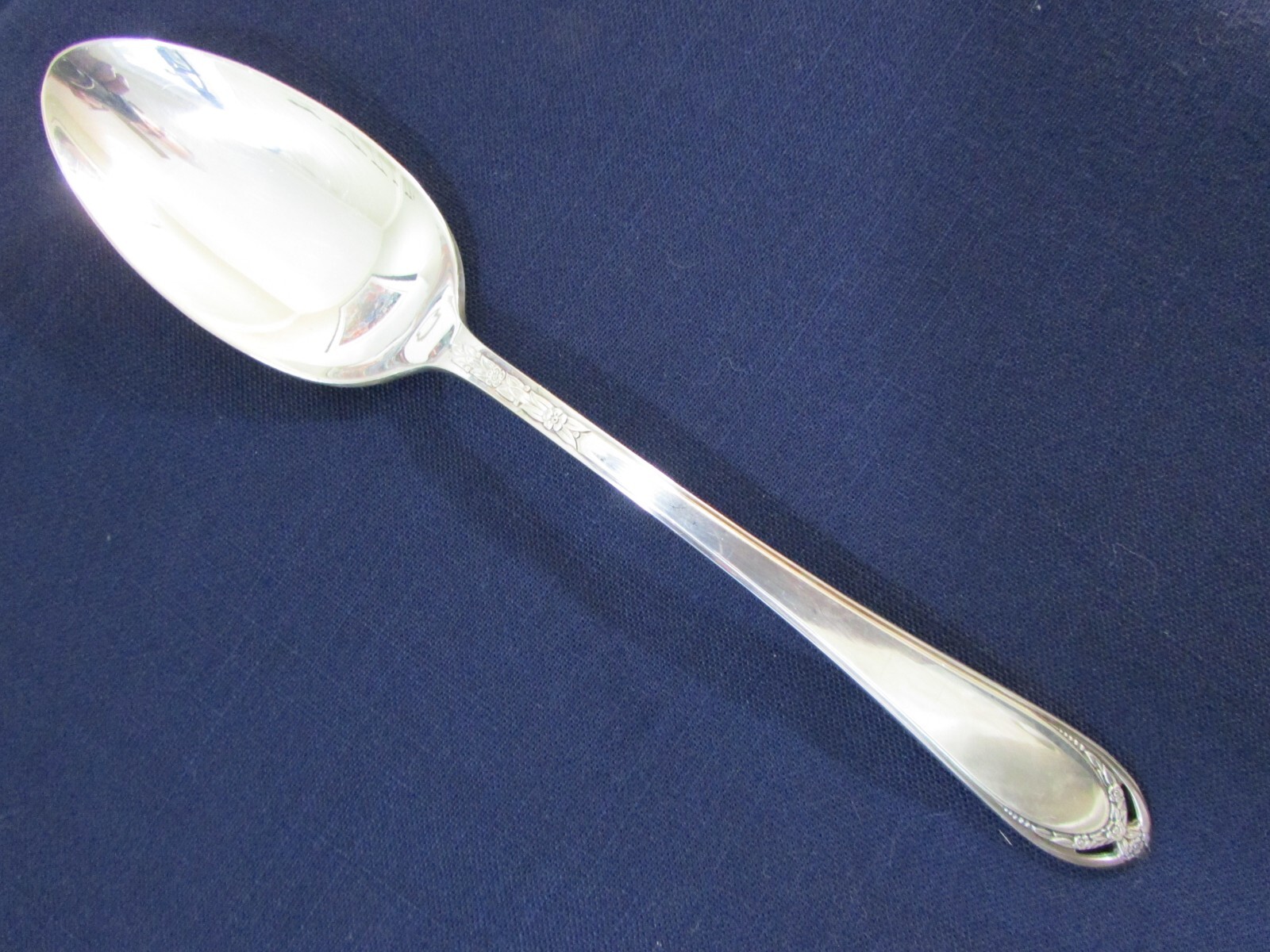 SOLID SERVING SPOON! Vintage 1847 ROGERS INT’L silverplate LOVELACE pattern: EXC