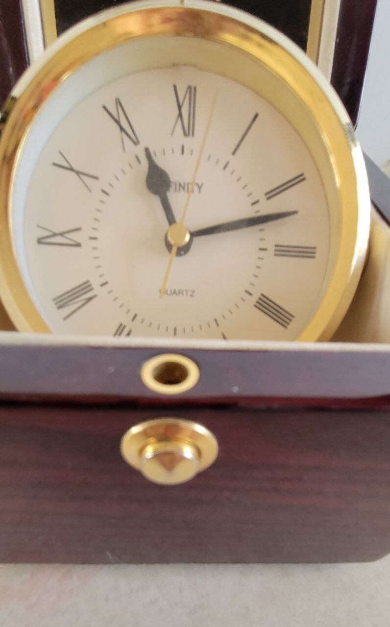 THE GREAT SEAL CLOCK