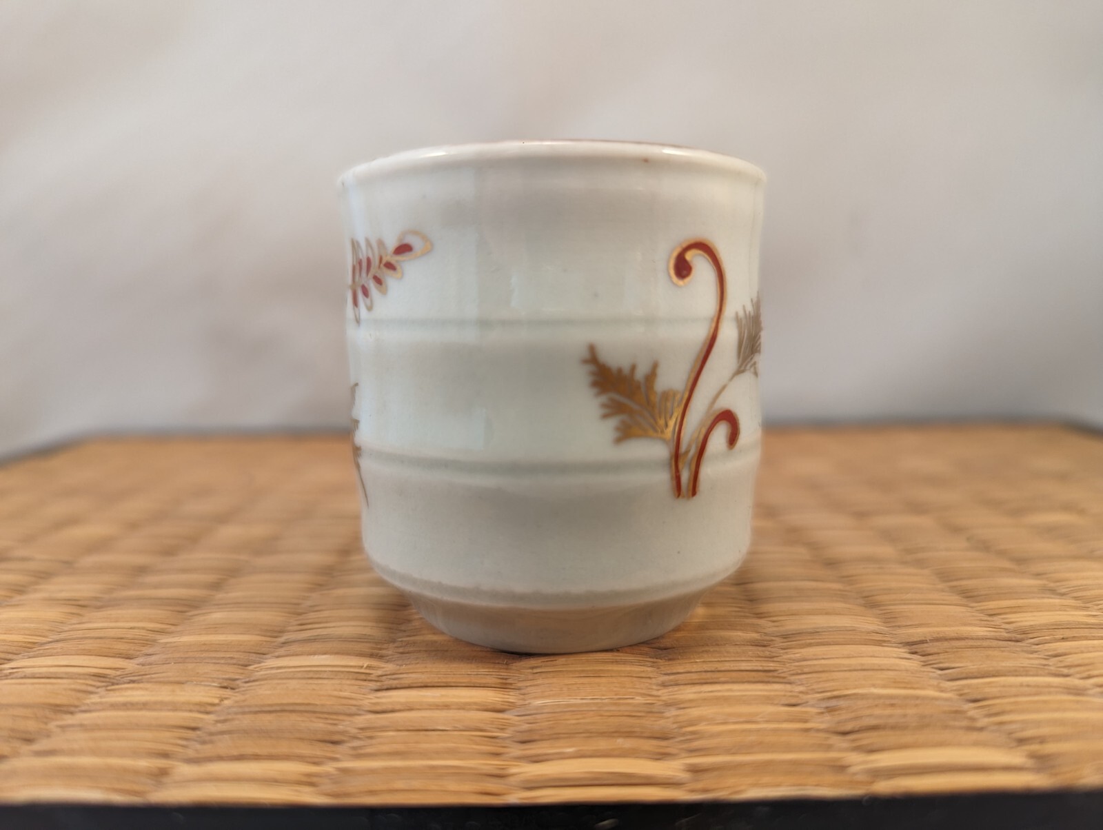 Antique Japanese Arita Imari Porcelain Sake Cup Guinomi Ferns Flowers Edo Japan
