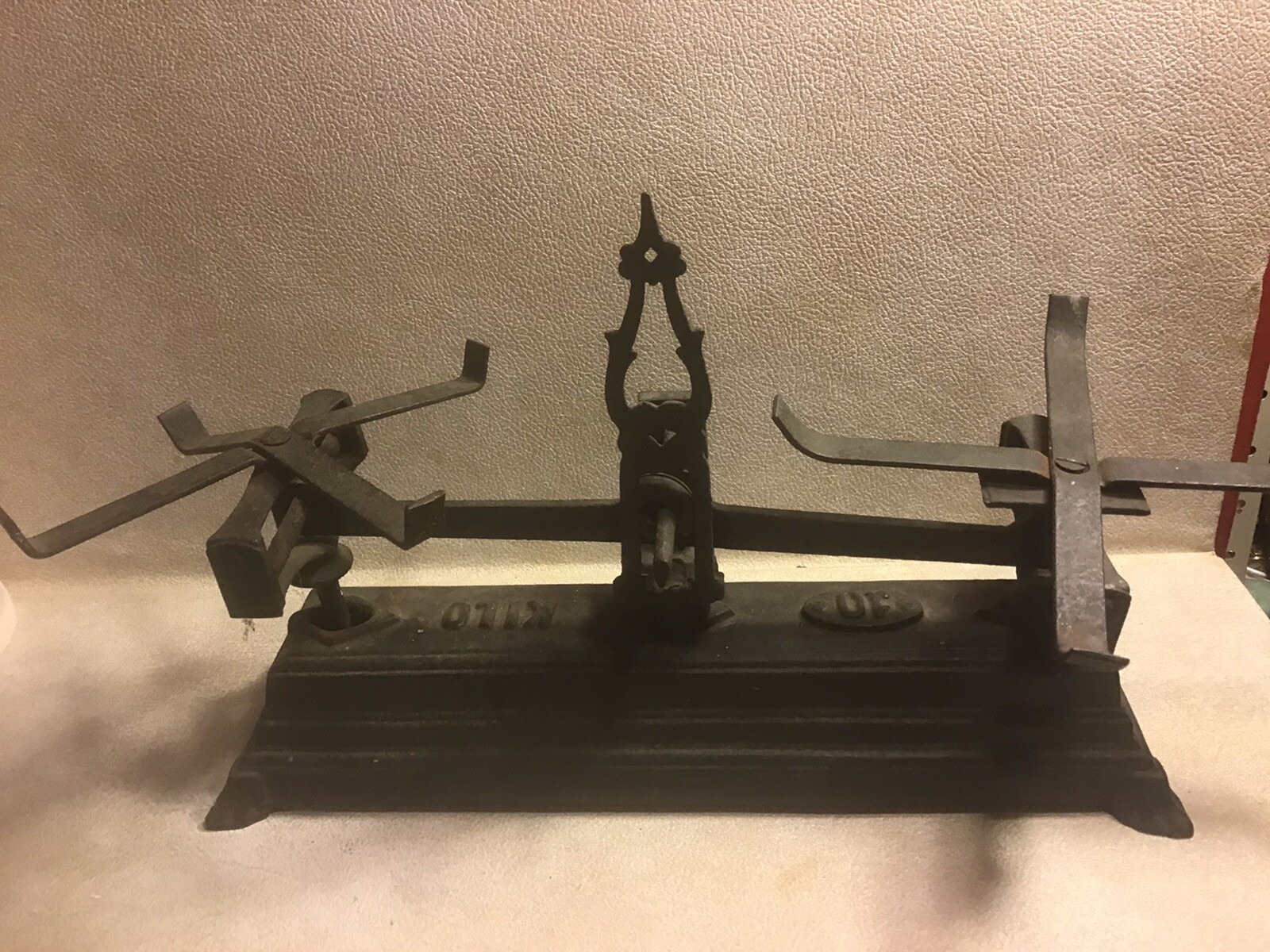 Antique cast iron candy or farm scale, 10 kilo, heavy & ornate, works