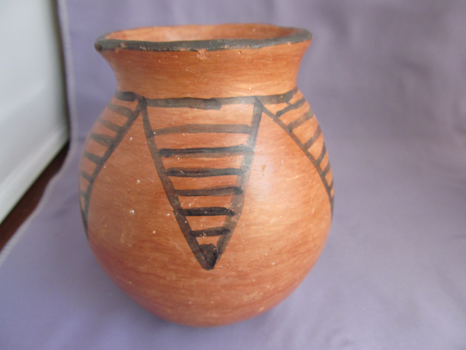 HEAVY ANTIQUE PRIMITIVE NATIVE AMERICAN PUEBLO TERRACOTTA CLAY VASE HAND PAINTED