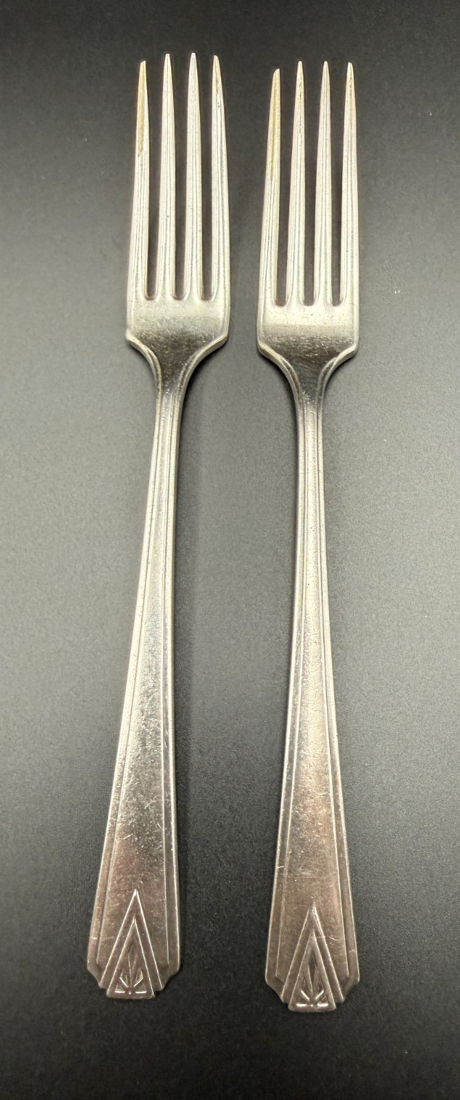 Vintage 1929 DEAUVILLE 2 Dinner Forks 7 1/4″ Community Plate Art Deco Oneida
