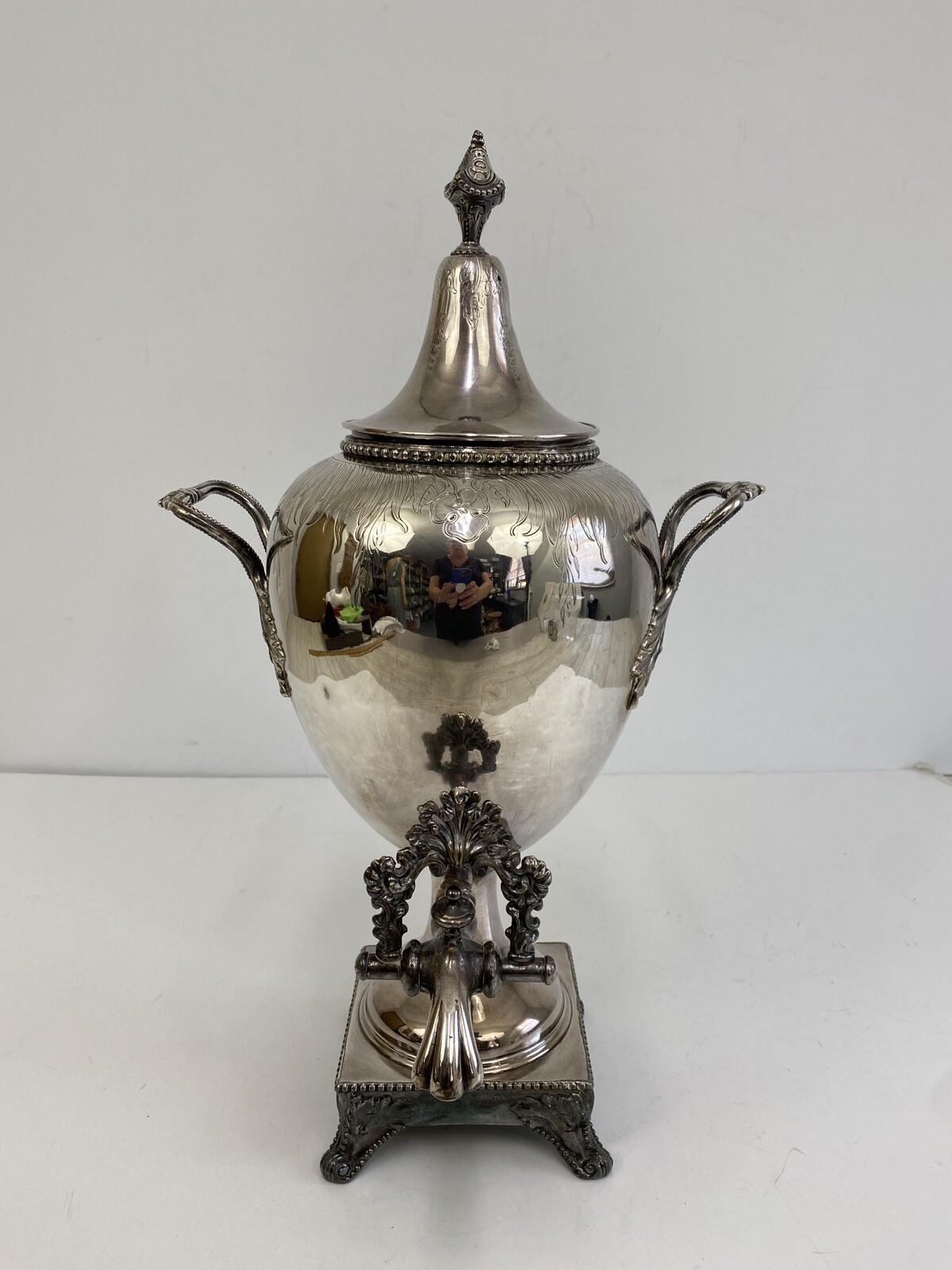 STUNNING VINTAGE SILVER PLATE HOT WATER/COFFEE URN, 20″ TALL Ornate Handles /rw