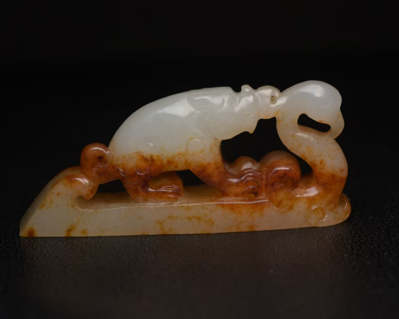 Ancient Chinese Mythical eagle bear Hand-Carved Hetian Jade Amulets statue 524